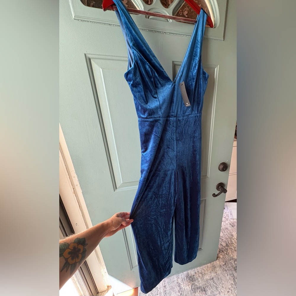 NWT lulus size large blue velvet jumpsuit - Picture 3 of 7